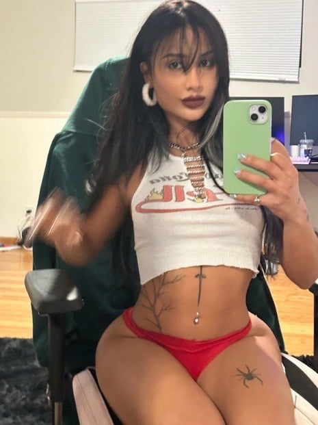 👅Don’t you want to unwrap me for the holiday snap (andi_feelinit),text my Num