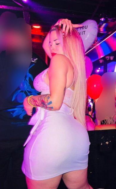 Beautiful and curvy blonde Latina