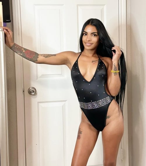 Hola amores chica lista y disponible para cumplir tus fantasias