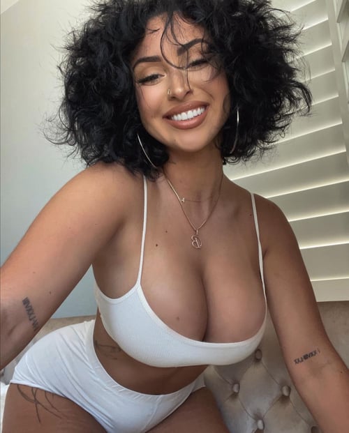 horny asf😩 & down to fuck!, want a juicy P ? 🍑 Add my IG melaniedem898