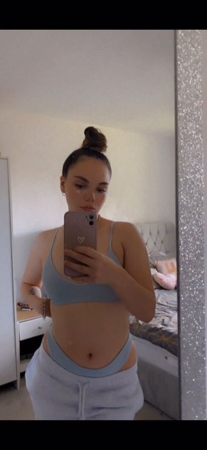 THE HOTTEST🔥 CHICK IN TOWN IS🔥 AVAILABLE💯 TO SATISFY👅 YOu