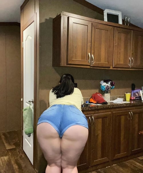 I'm available 24/7 incall/outcall service and I offer the best massage service