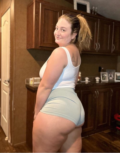 I'm available 24/7 incall/outcall service and I offer the best massage service