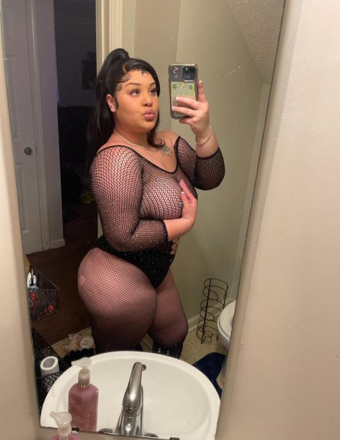 I'm a female escort ready for quick hookup services and massage you ca
