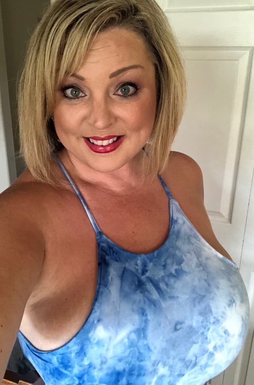 Sexy 50 years old Lady... ..I PROVIDE AN ALTERNATIVE TO ASIAN SPAS, BODY RUBS OR