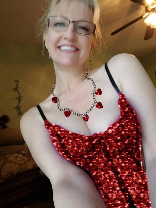 Divorce hot sexy 45Y lady doing this for financial purpose