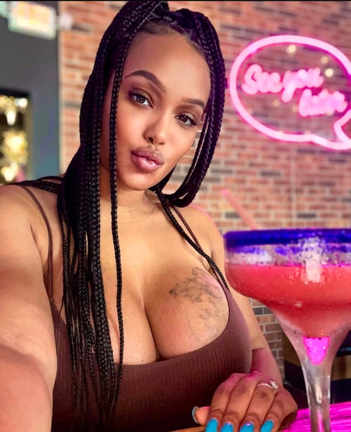 I’m available for hookup 💯 No scam 🔞🚫 No Law Enforcement ⛔️