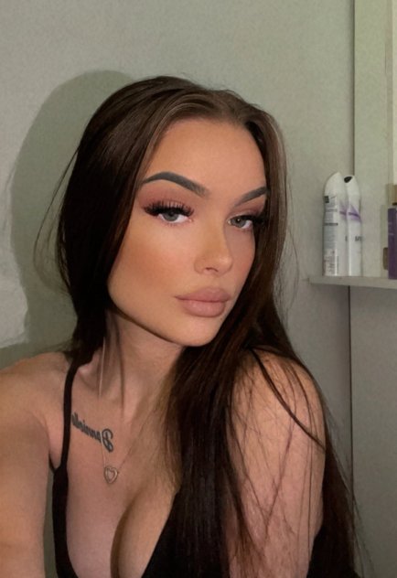 I SELL MY HOT VIDEOS AND FACETIME FUN AT LOW RATE