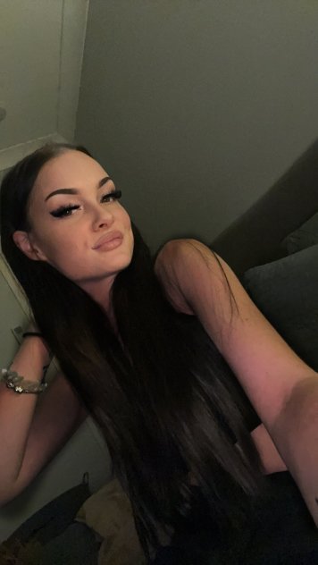 I SELL MY HOT VIDEOS AND FACETIME FUN AT LOW RATE