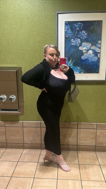 SEXY BLONDE - HUGE TITS AND SINFUL CURVES