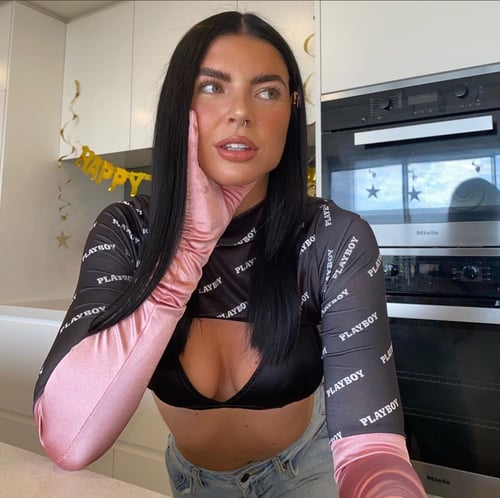 HORNY AND WET💦🤤CLEAN T!TS AND PUS$Y👅😻