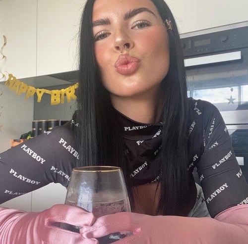 HORNY AND WET💦🤤CLEAN T!TS AND PUS$Y👅😻