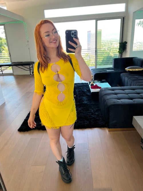 Escort available for hookup