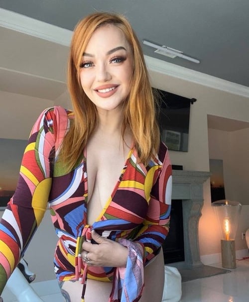 Escort available for hookup