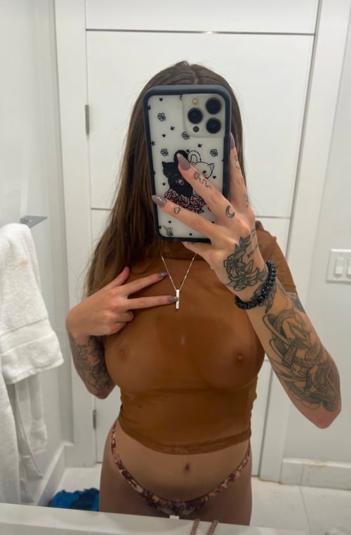 🍑I AM JUICY HOT🔥CREAMY 💦SEXY AND AVAILABLE TO SATISFY 🍆YOU COMPLETELY👅