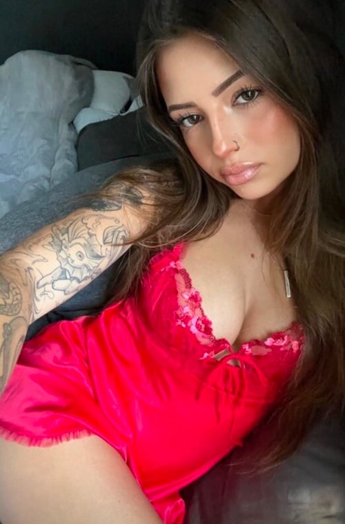 🍑I AM JUICY HOT🔥CREAMY 💦SEXY AND AVAILABLE TO SATISFY 🍆YOU COMPLETELY👅