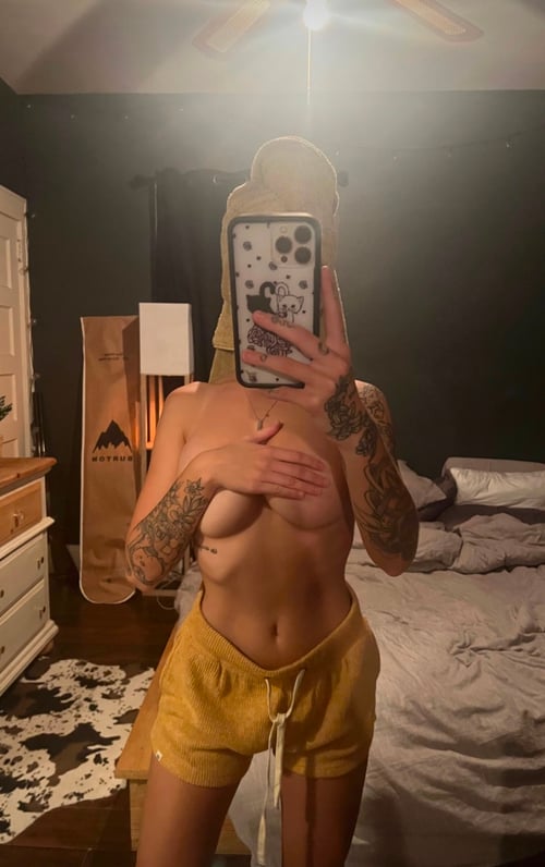🍑I AM JUICY HOT🔥CREAMY 💦SEXY AND AVAILABLE TO SATISFY 🍆YOU COMPLETELY👅