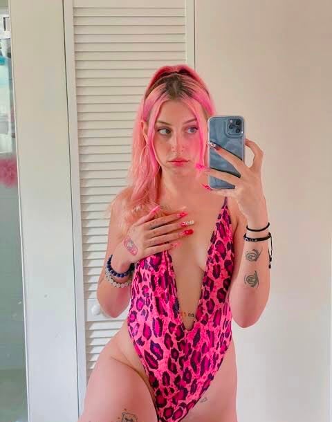 Sexy Blonde👱♀️wants Raw Sex👅💦😝🍑Hookup: hit me up on snap rofiatheart