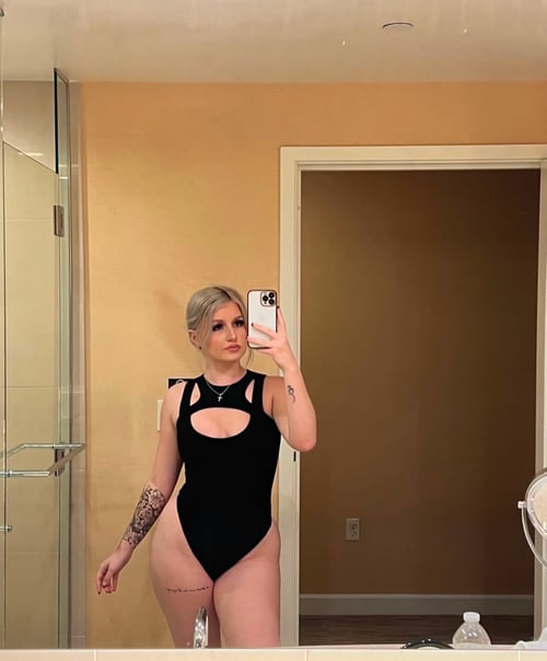 Available for hookup 💧 💦🍆💦