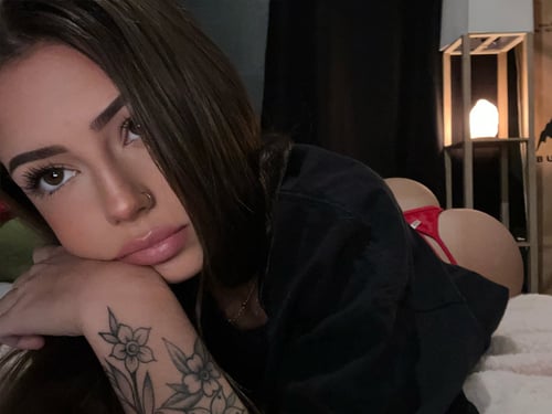 🍑I AM JUICY HOT🔥CREAMY 💦SEXY AND AVAILABLE TO SATISFY 🍆YOU COMPLETELY👅