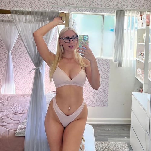 NAUGHTY ASIAN LADY AVAILABLE NEXT DOOR FOR YOU DEEP INSIDE Me