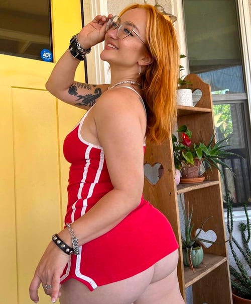 Escort available for hookup
