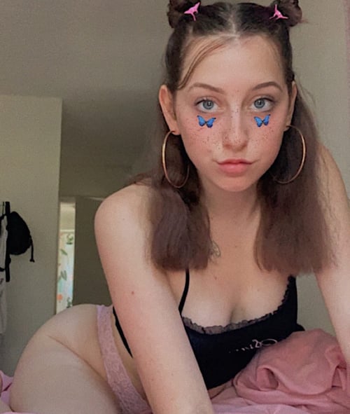 JUICY🍑🐱PETITE AND CURVY😋🍑🍦🍭NO RESTRICTIONS 🍆🥺👅🍌🥒🐱💦