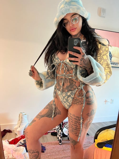 I’m a mature hooker, with high levels of sweetness, you can count on my service