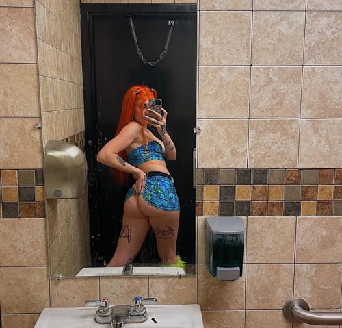 JUICY🍑🐱PETITE AND CURVY😋🍑🍦🍭NO RESTRICTIONS 🍆🥺👅🍌🥒🐱💦