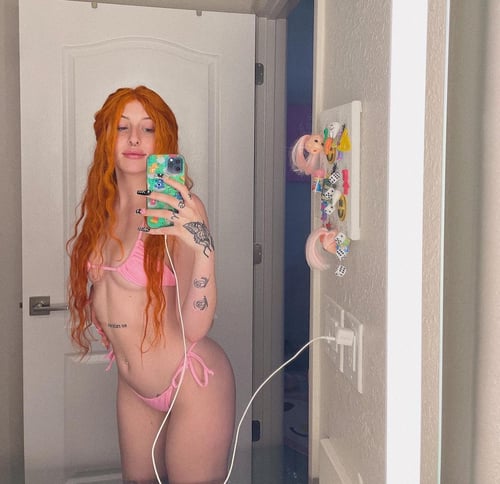 JUICY🍑🐱PETITE AND CURVY😋🍑🍦🍭NO RESTRICTIONS 🍆🥺👅🍌🥒🐱💦