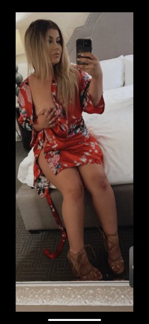 Upscale California cutie with a big ol’ booty