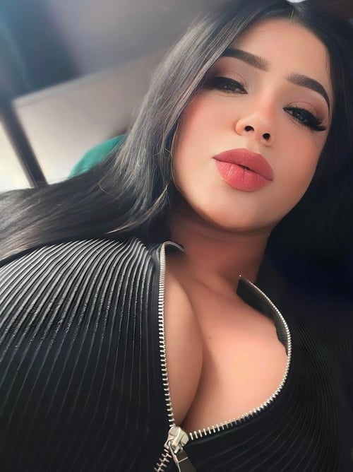 Mia The Babe That Will Have You Craving😻🫦