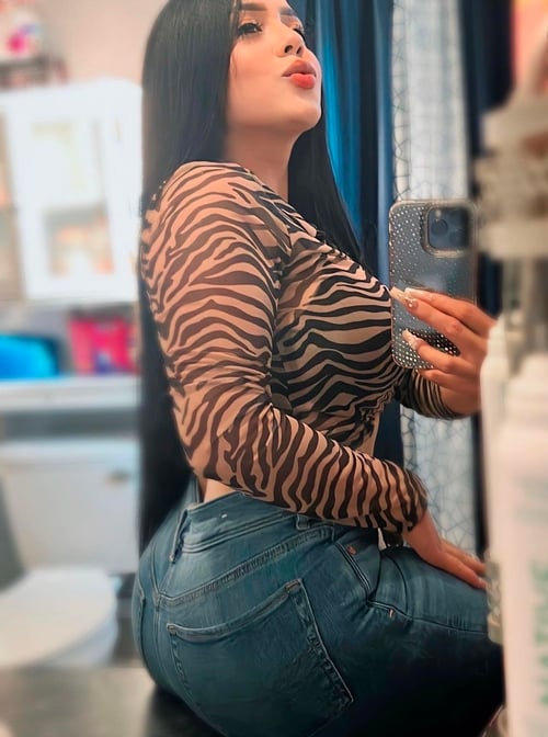 Mia The Babe That Will Have You Craving😻🫦