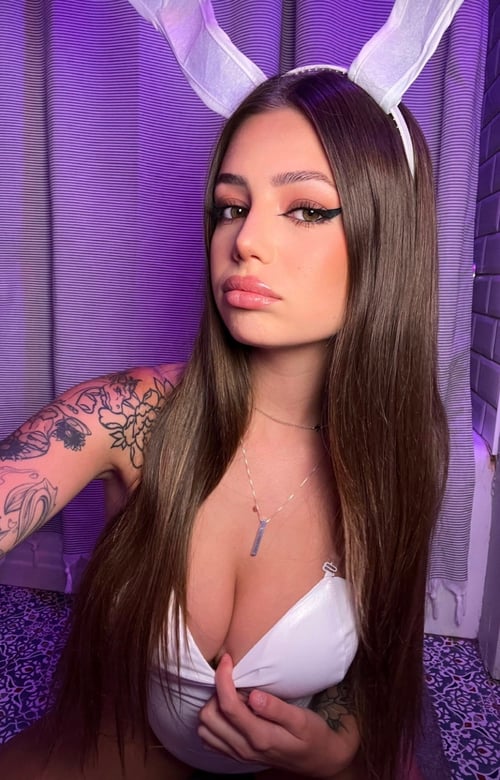🍑I AM JUICY HOT🔥CREAMY 💦SEXY AND AVAILABLE TO SATISFY 🍆YOU COMPLETELY👅