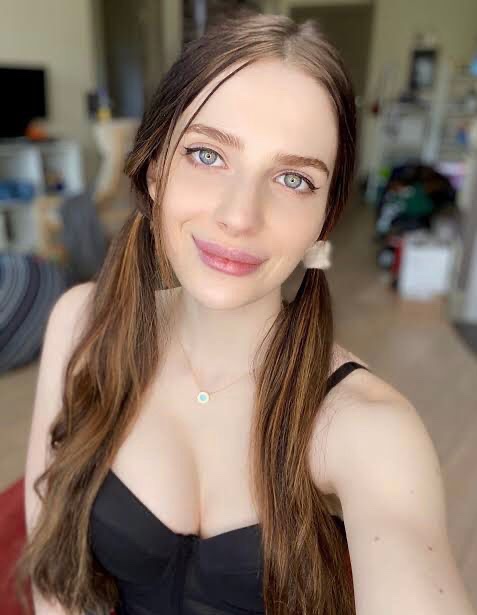 I’m ready to have that cock🍆🍑inside my wet💦pussy