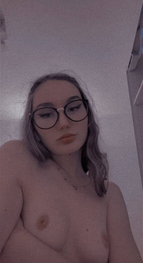 Available for hookup 💦👅👅🍆💦