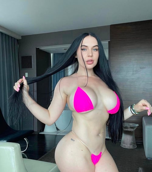 A SNACK YOU WOULD LUV❤️🤤.HIT ME UP FOR HOOK UPS, MASSAGES, GFE AND CAR MEETS ❤️