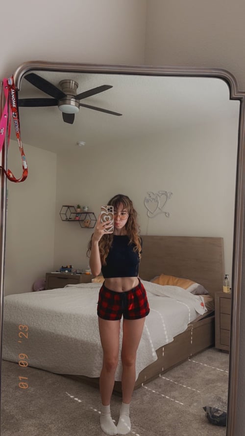 Hey daddy, wanna fuck? Hit me up now! Text: +1 (910) 352-8925