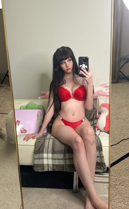I am Sophie ,really sweet and polite😊💋HMU on Hotline:+1 254-848-6608 snapchat:babysophiexo26