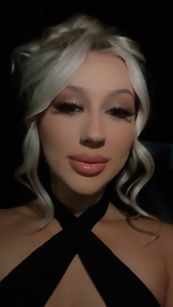 Unforgettable Blonde Luxury Companion