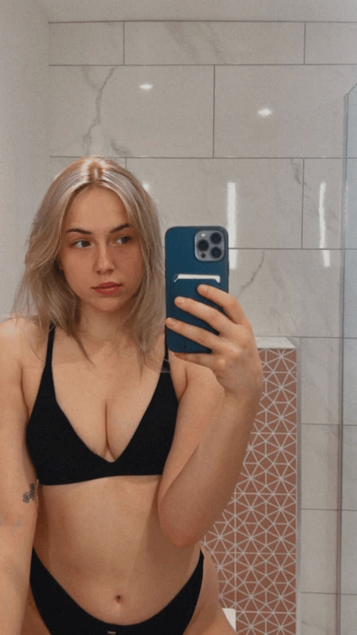 Sexy babe 🥰💋 ❤ Juicy and yummy 🍑🍆💦