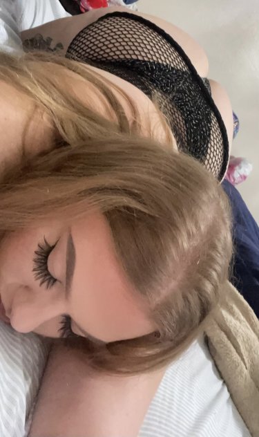 Come enjoy a thick blonde for the night 💦