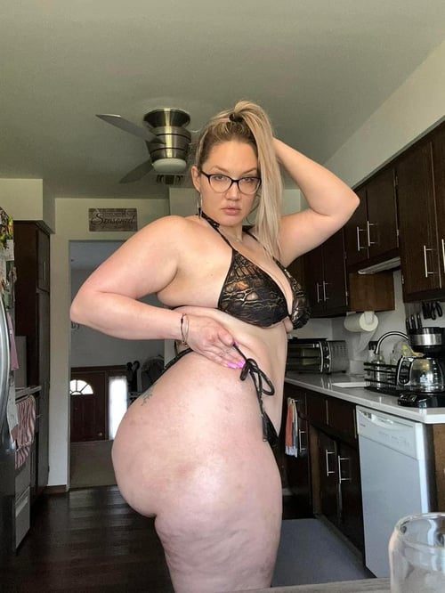 Escort available for hookup