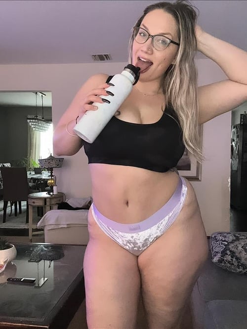 Escort available for hookup