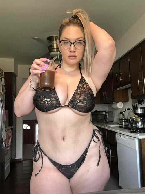 Escort available for hookup