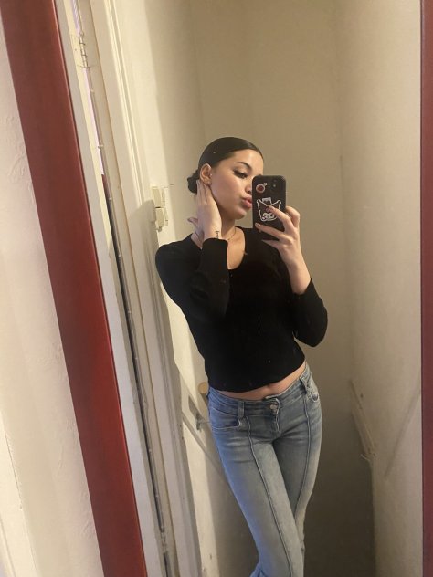 snapchat me@enny_kimm I'm avaliable for hookup💋 come N fuck me