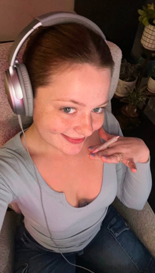 I'm always down to chill, ready for a discreet and no-strings-attached Meet up .
