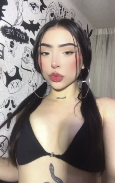 Sexy juicy pussy available for Incall and outcall
