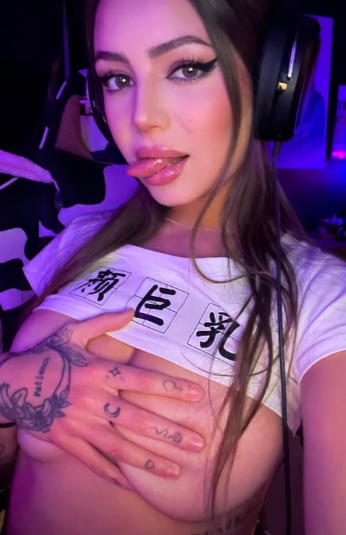 🍑I AM JUICY HOT🔥CREAMY 💦SEXY AND AVAILABLE TO SATISFY 🍆YOU COMPLETELY👅