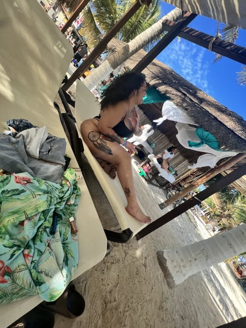 Thick Colombian freak. Wet n wild, cum play!